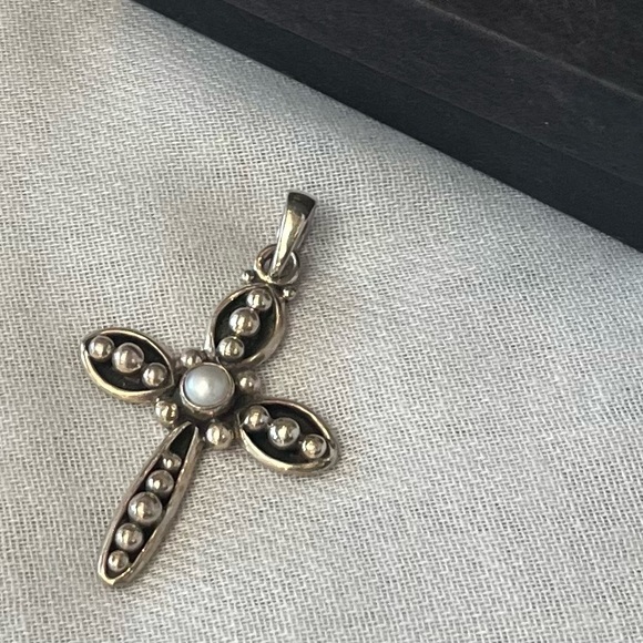 SILPADA “Credence” Pearl Sterling Silver Cross Pendant with Box - Picture 3 of 4